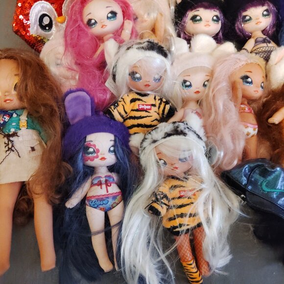 LOT OF 17 NA! NA! NA! SURPRISE DOLLS~BEDROOM BACKBACK~BLACK BUNNY CASE~11" TEENS - Picture 3 of 10